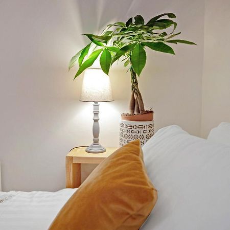 Cheerful Stays: Spacious Flat In Vibrant Leith 에든버러 외부 사진