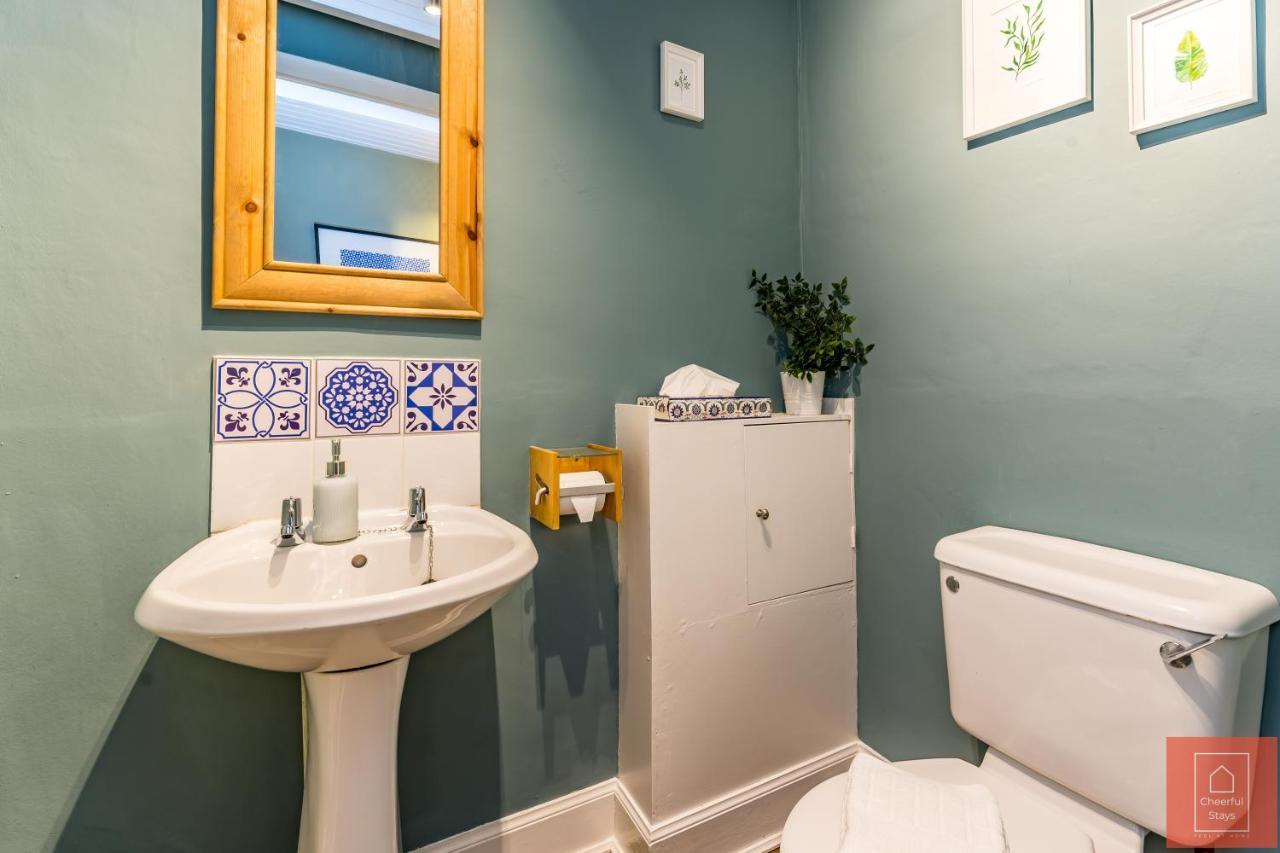 Cheerful Stays: Spacious Flat In Vibrant Leith 에든버러 외부 사진