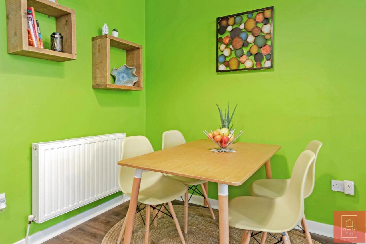 Cheerful Stays: Spacious Flat In Vibrant Leith 에든버러 외부 사진