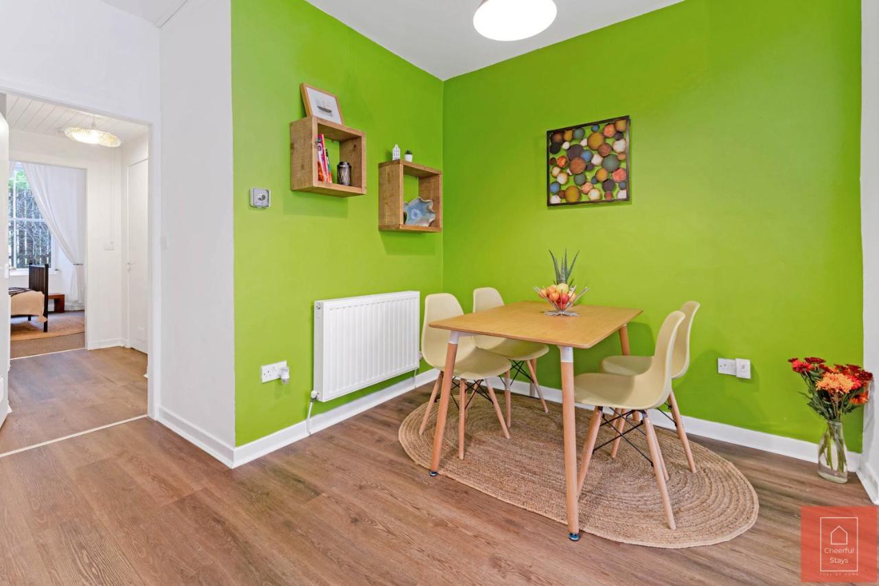 Cheerful Stays: Spacious Flat In Vibrant Leith 에든버러 외부 사진