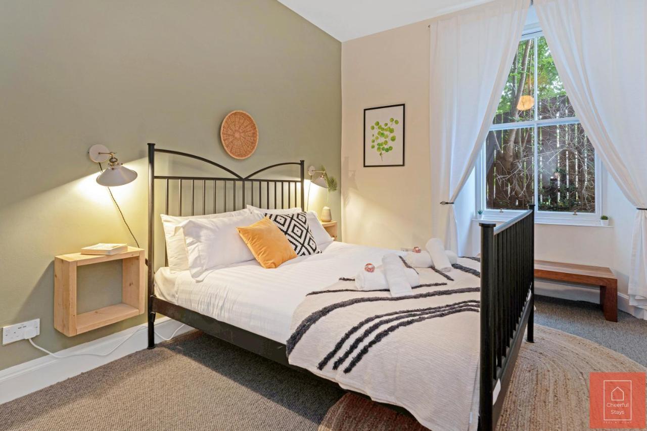 Cheerful Stays: Spacious Flat In Vibrant Leith 에든버러 외부 사진