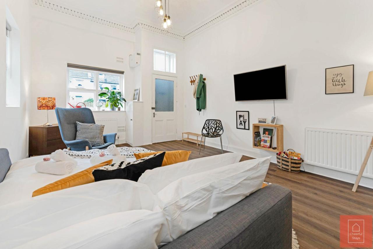 Cheerful Stays: Spacious Flat In Vibrant Leith 에든버러 외부 사진