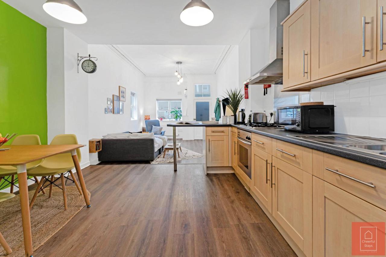 Cheerful Stays: Spacious Flat In Vibrant Leith 에든버러 외부 사진