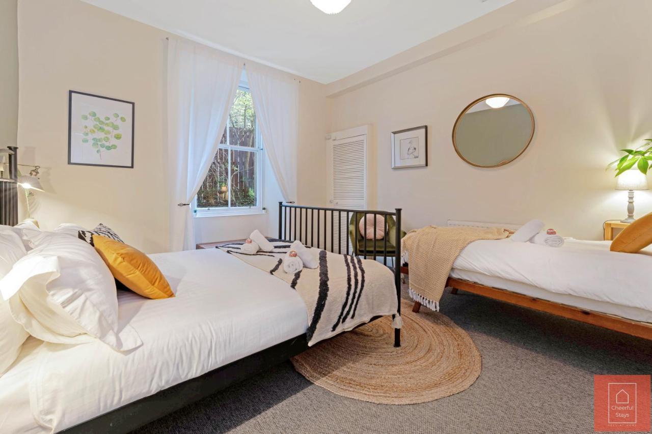 Cheerful Stays: Spacious Flat In Vibrant Leith 에든버러 외부 사진